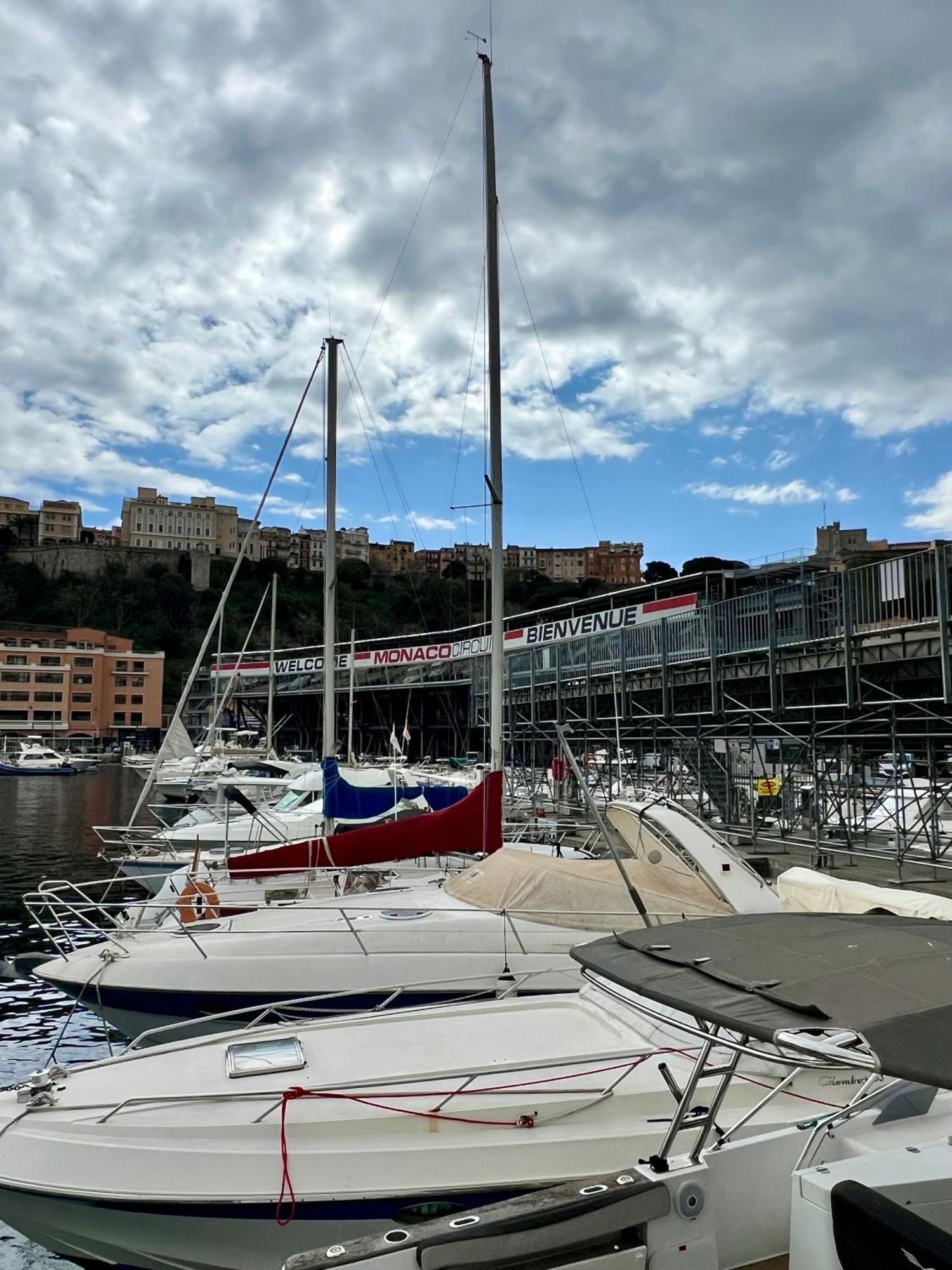 Luxury Boat In Mónaco