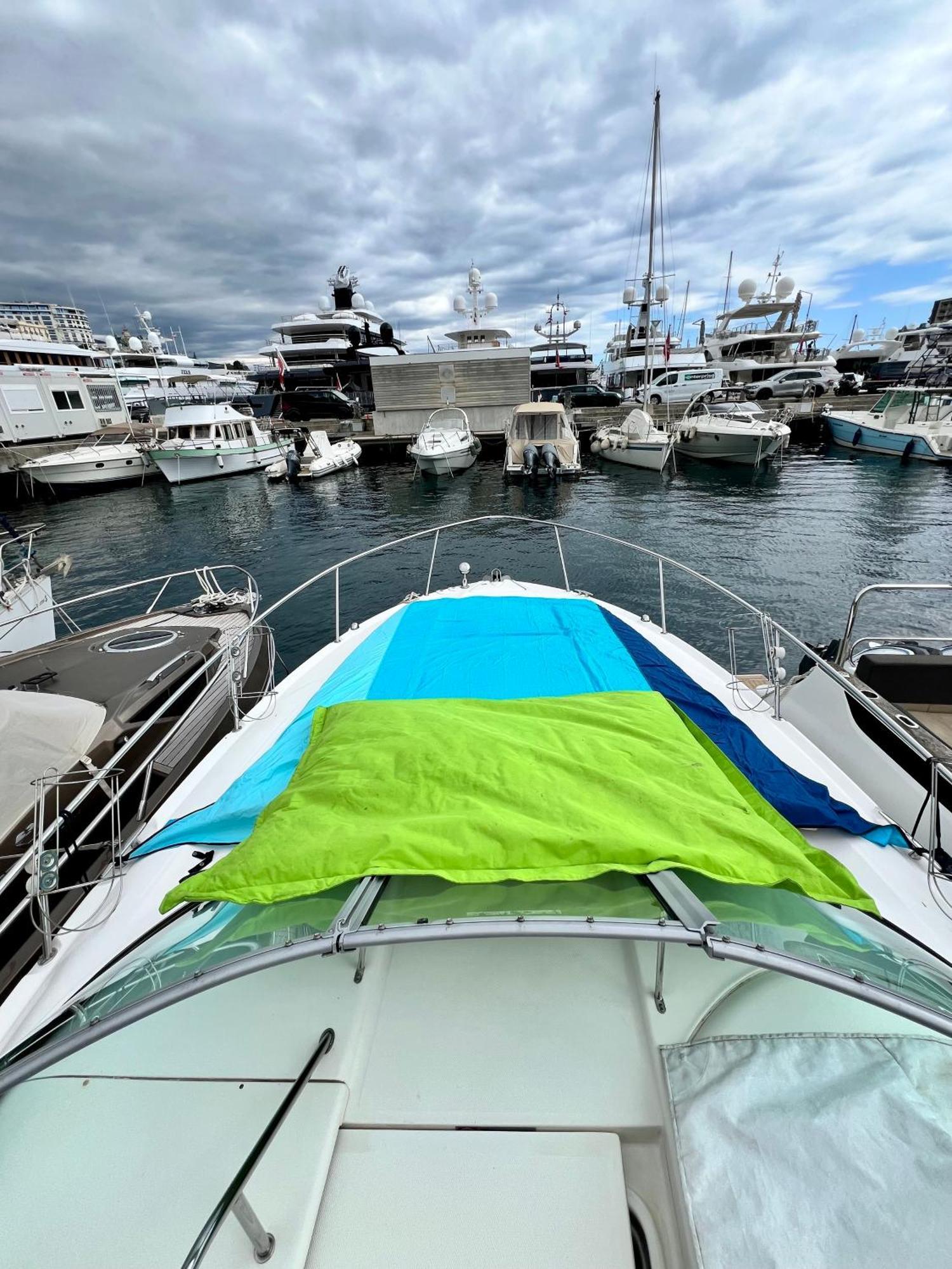 Luxury Boat In Mónaco